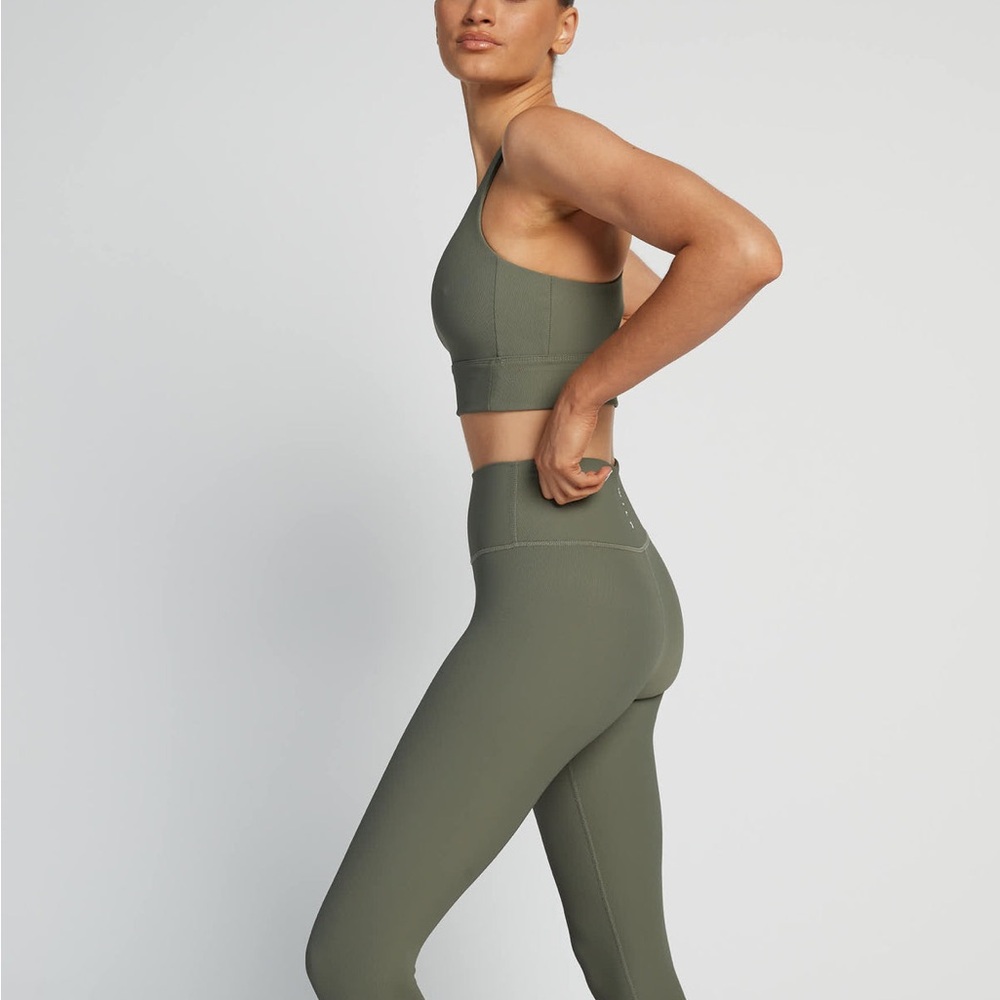 Wilo Base Ribbed Longline Sports Bra Medium M Khaki (Olive) - Picture 3 of 8